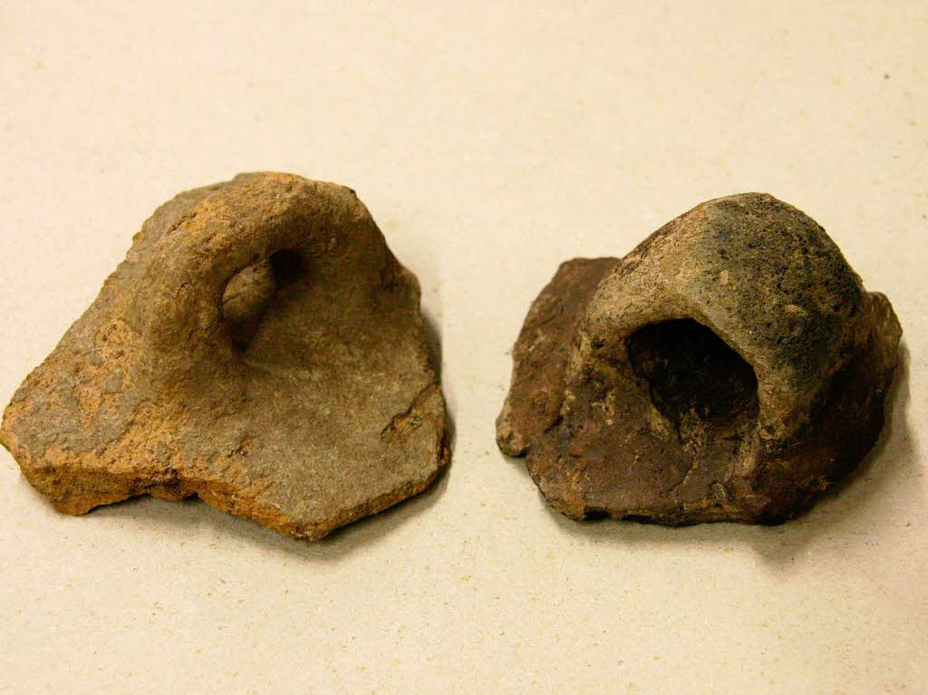 Henkel von keramischen Vorratsgefen. Ca. 5000 v.Chr.