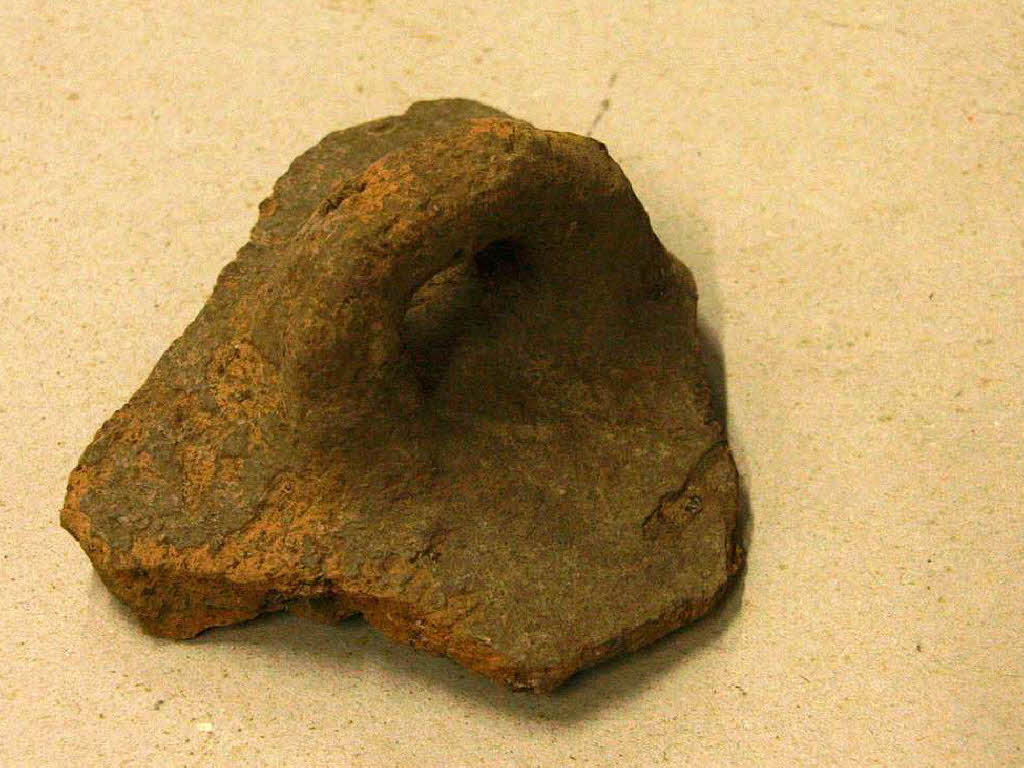 Henkel eines keramischen Vorratsgefes. Ca. 5000 v.Chr.