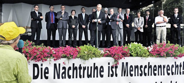 Der Vorstandsvorsitzende der Deutschen... der geplanten Strecke in Augenschein.  | Foto: DPA