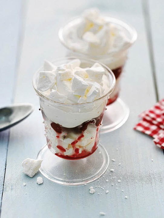 Schneegestöber aus Himbeeren, Sahne und Meringen - Gastronomie ...