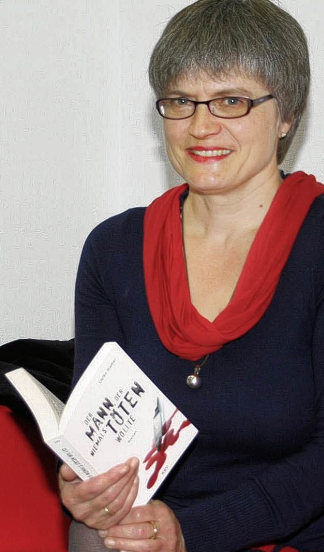 Die Konstanzer Autorin Ulrike Blatter ...in Bad Sckingen ihr zweites Buch vor.  | Foto: Susanne Kanele