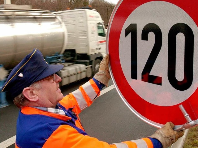 Bald Tempo 120 oder Tempo 130 auf deutschen Autobahnen.  | Foto: dpa
