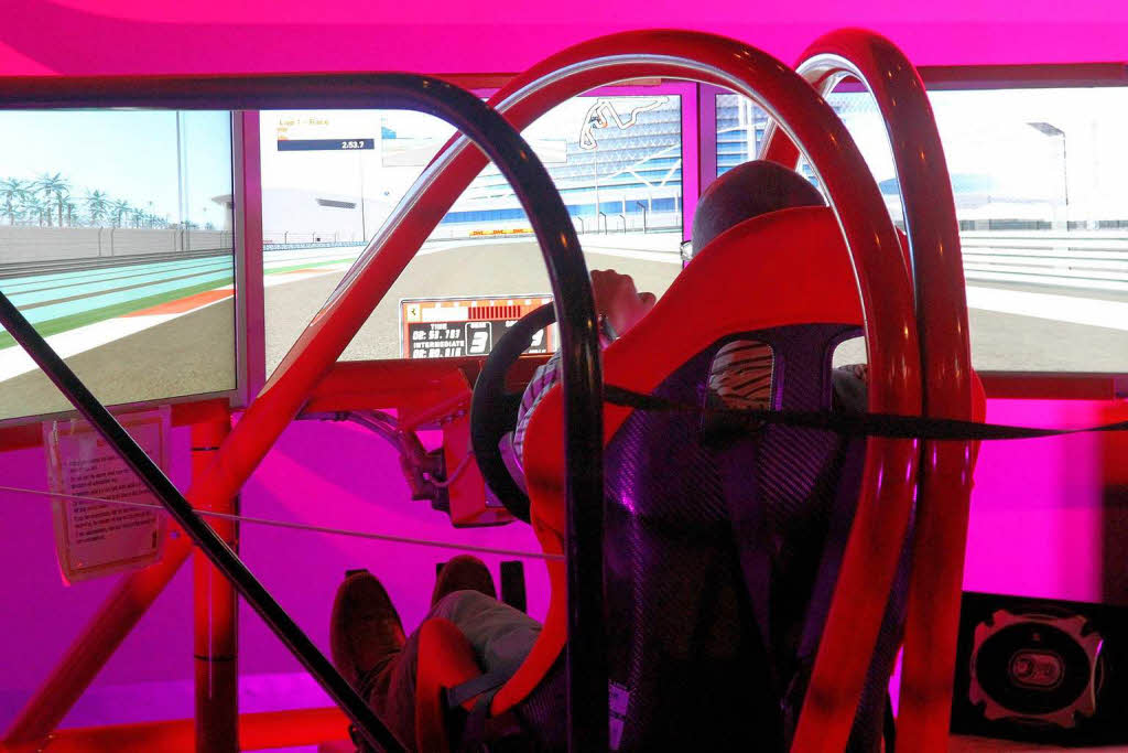 Im F1 Simulator hat man das Gefhl als wrde man im Cockpit von Fernando Alonso sitzen