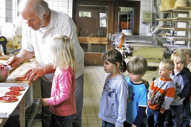 Bernauer Kinder waren zu Gast in der Bckerei