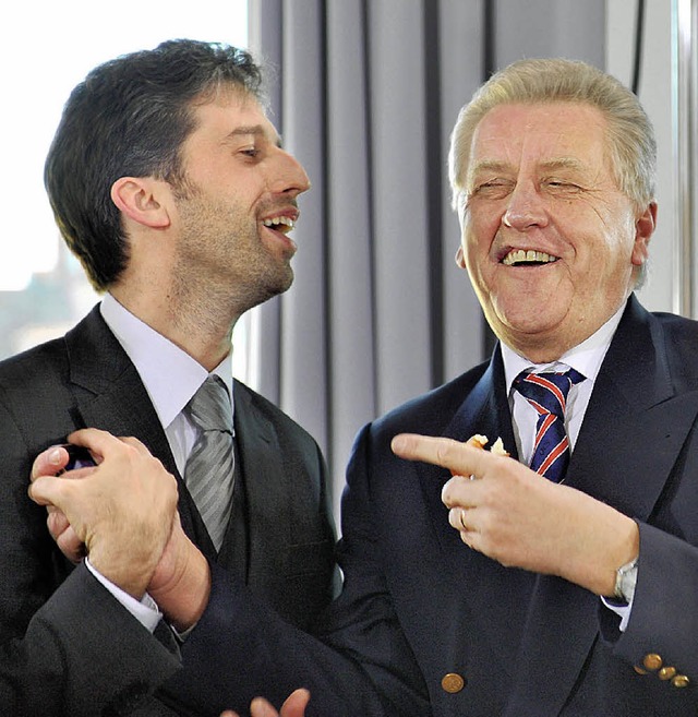 Spchen fr die Kamera: Boris Palmer (links) und Wirtschaftsminister  Pfister   | Foto: dpa