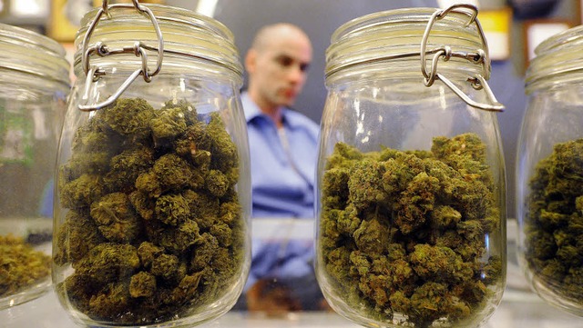 Marihuana wird in Kalifornien bereits seit 1996 als Medizin abgegeben.   | Foto: AFP/dpa