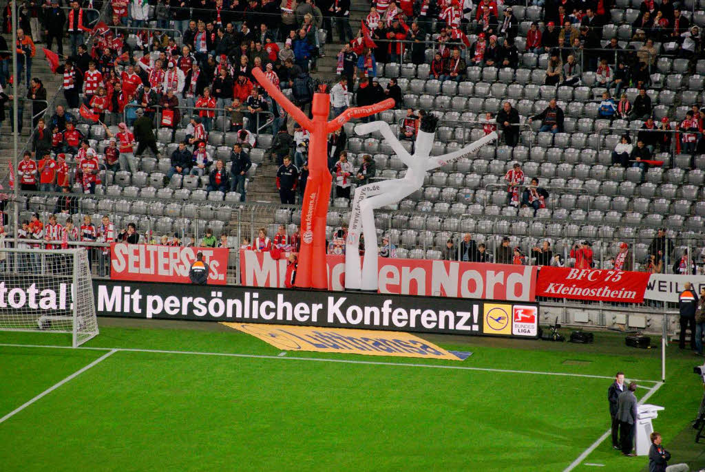 Besuch in München: Freiburger Fans in der Allianz-Arena. Besuch in München: Freiburger Fans in der Allianz-Arena.