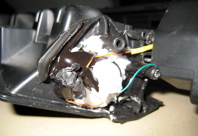 Die Tintenpatronen eines Computerdruck...hexplosiven Sprengstoff PETN und Blei.  | Foto: AFP
