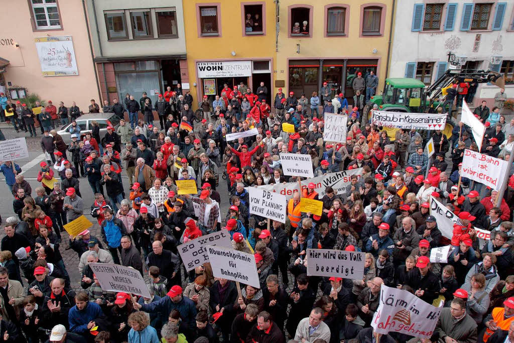 Demonstration vor dem Kenzinger Rathaus