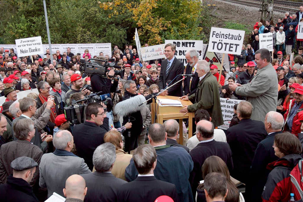 Rdiger Grube am Rednerpult in Herbolzheim