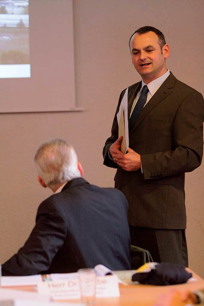 Riegels Brgermeister Markus Jablonski (rechts) und Bahnchef Rdiger Grube