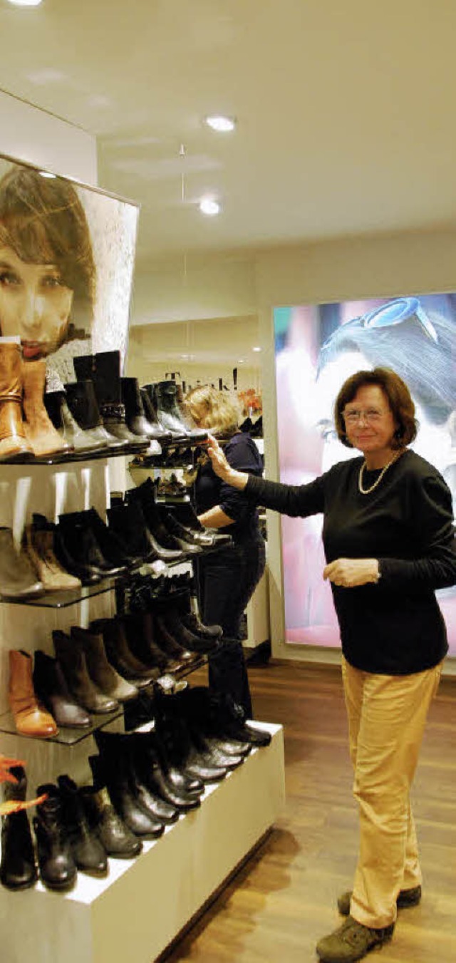 Engagierte  Schuhhausinhaberin: Roswit... ihrem Geschft in der Schlsselstrae  | Foto: Heike Loesener