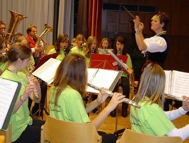 Birgit Winterhalder und die Jugendkape...Musik fr einen unterhaltsamen Abend.   | Foto: Heidrun Simoneit