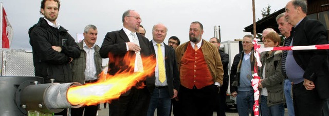 Erffnungsrundgang mit Siegfried Rapp ...anderem auch ein neues  Brennersystem.  | Foto: SIEBERTS