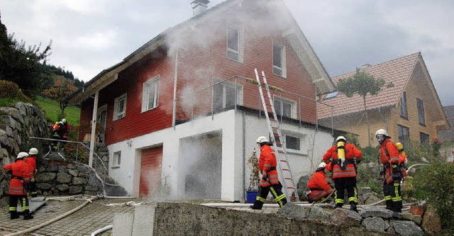 Das Einfamilienhaus von Familie Glaube...lligen Feuerwehr Abteilung Suggental.   | Foto: Christian Ringwald