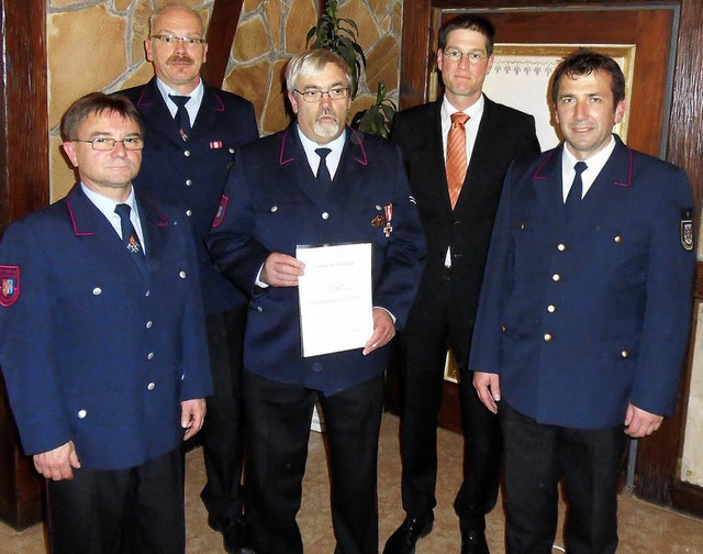 40 Jahre in der Feuerwehr ist Stefan S...,   Jochen Paleit und  Reinhard Kirr.   | Foto: rudi rest