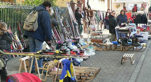 Beim Brettlemarkt des SC Kandel Waldki...de&#8220; im oberen Teil aufschlagen.   | Foto: Eberhard Weiss