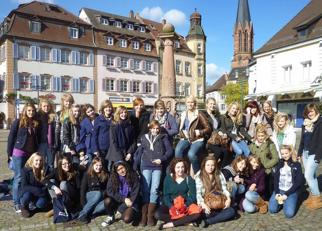 Da lachte auch das Wetter wieder mit: ...ave School for Girls  in  Twickenham.   | Foto: Schule