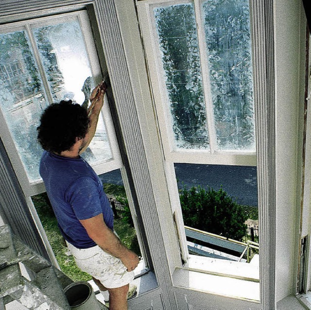 Historische Fenster: Oft  lsst sich e...fachmnnisches Aufarbeiten  vermeiden.  | Foto: tmn/farbqualitt.de