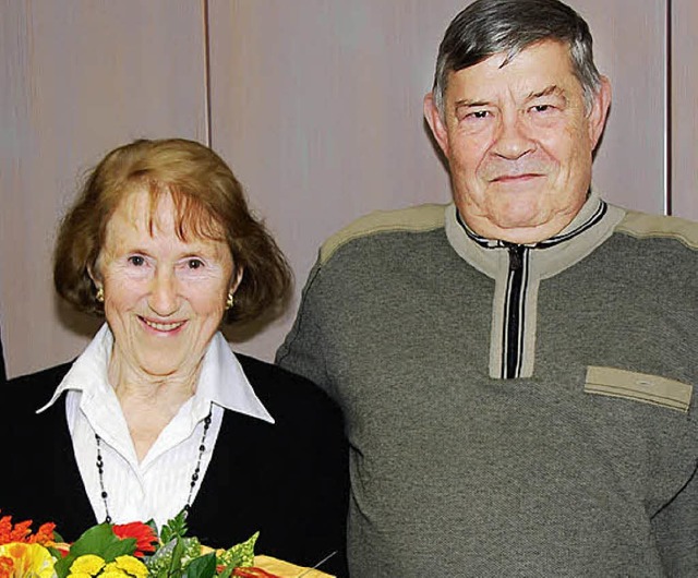 Heinz und Ingeborg Corr aus Teningen freuen sich ber den Gewinn.  | Foto: Volksbank