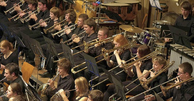 Disziplin mit Schwung: Die jungen Musi...ikerinnen beeindruckten das Publikum.   | Foto: heidi fssel