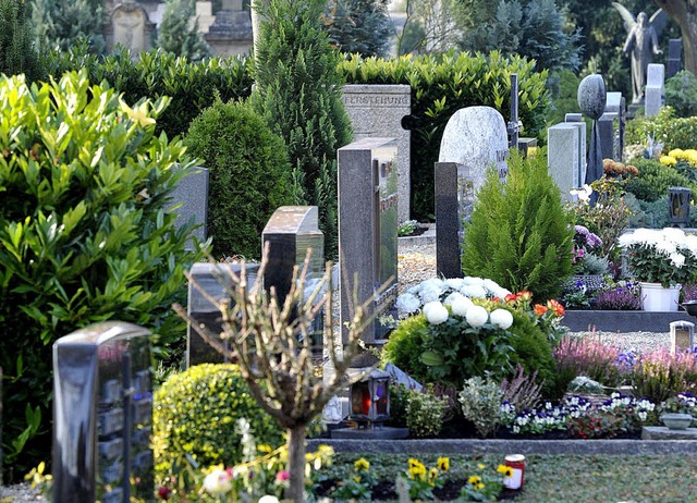 Die Friedhofsgebhren in Neuenburg werden teurer.   | Foto: volker Mnch