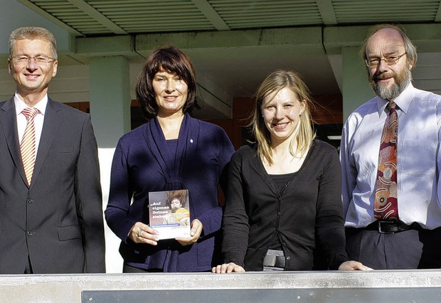 Werner Thomann, Vorstandsvorsitzender ...elfen bei der Berufswahl (von links).   | Foto: Sandra von Appen