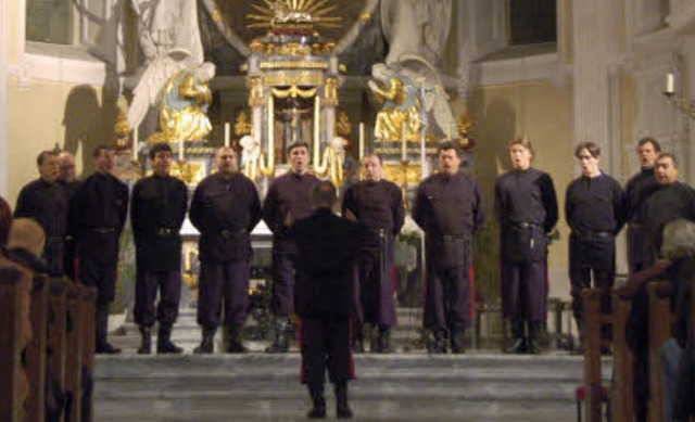 Die Don Kosaken sangen vor der imposanten Kulisse in der St. Josefskirche.  | Foto: Nicole Mai