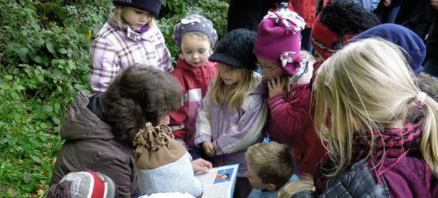 Beim Fredericktag lasen Utzenfelder La...anderten mit Kindern zum Geienstall.   | Foto: Privat