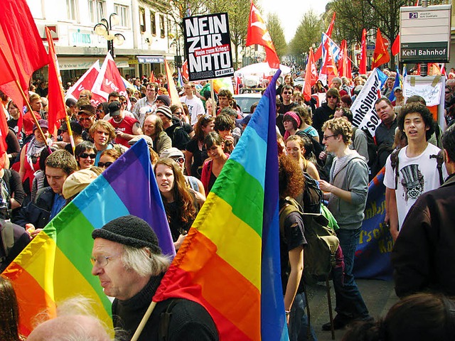 In Freiburg ist der Einsatz fr den Fr...adition &#8211; hier ein Ostermarsch.   | Foto: Max Heinke