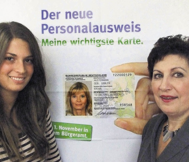 Der neue Personalausweis in Scheckkart...e Waldshut, die  Antrge bearbeiten.    | Foto: Freudig