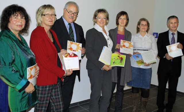 Freuen sich ber das neue Leitbild der...Oberrotweil) und Pfarrer Johannes Gut.  | Foto: benjamin bohn