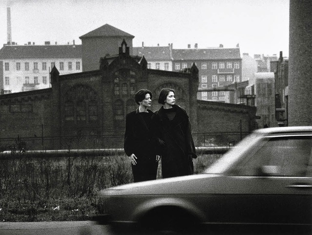 Zwischen Osten  und Westen:  Modefoto von Sibylle Bergemann, 1984   | Foto: Lehmstedt Verlag