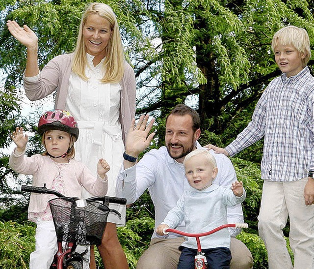 Die Kronprinzenfamilie  | Foto: dpa