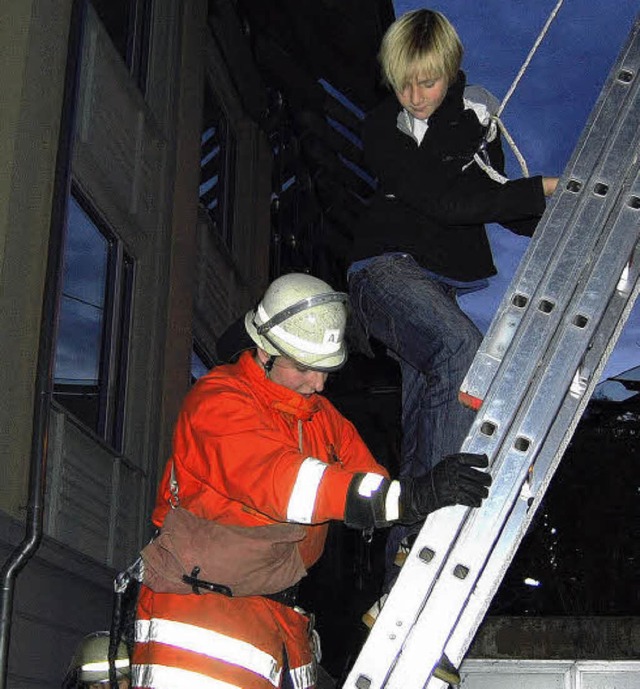 ber Leitern wurden die &#8222;Eingeschlossenen gerettet.    | Foto: Denz