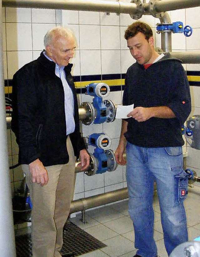 Planer Hans-Peter Tillig (links) und W...hard Albiez bei letzten Instruktionen.  | Foto: Wolfgang Adam