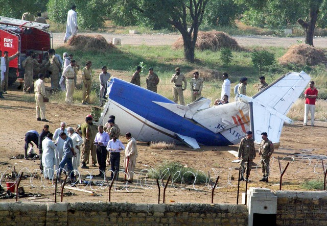 Die Unglcksstelle in der pakistanischen Hafenstadt Karatschi  | Foto: dpa