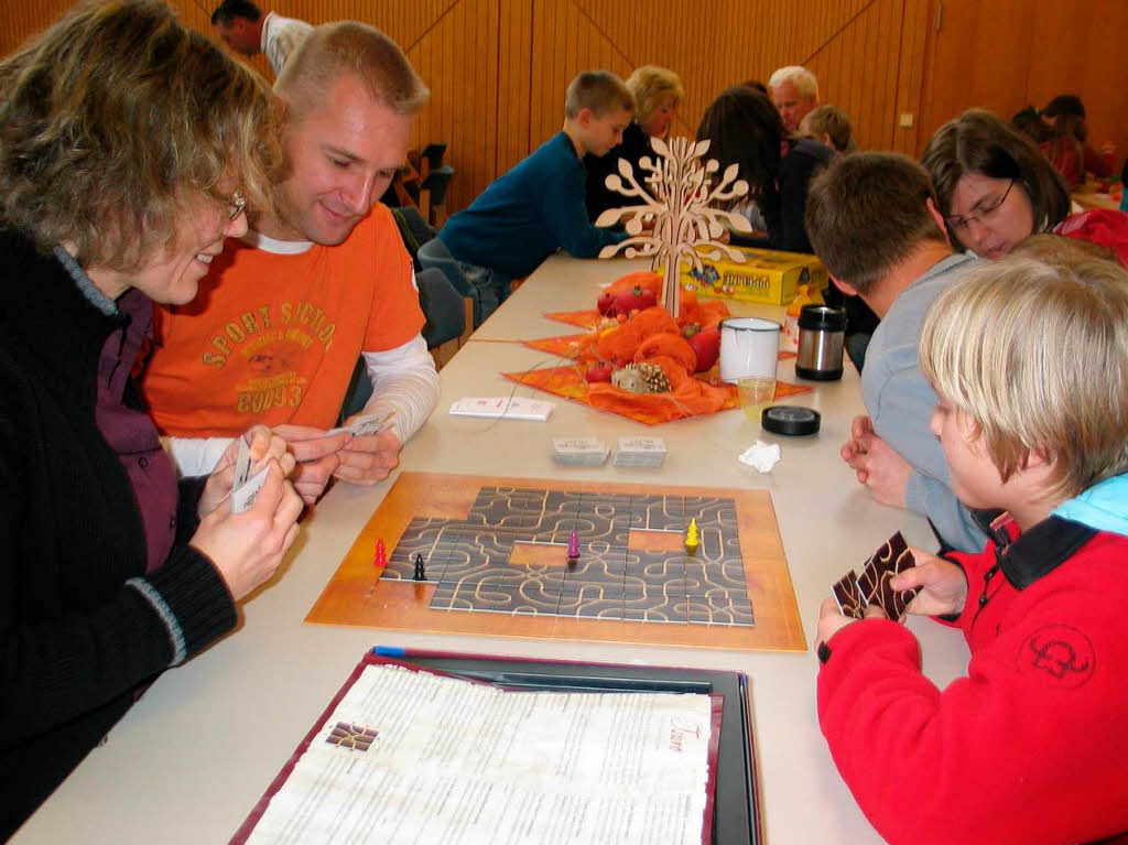 Familie Armbrüster aus Heitersheim probiert das Labyrinthspiel „Tsuro“ aus. Familie Armbrüster aus Heitersheim probiert das Labyrinthspiel „Tsuro“ aus.