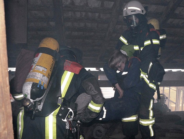 Herausforderung war im Schuppen mit za...ie Bergung der &quot;bungsopfer&quot;  | Foto: Markus Zimmermann