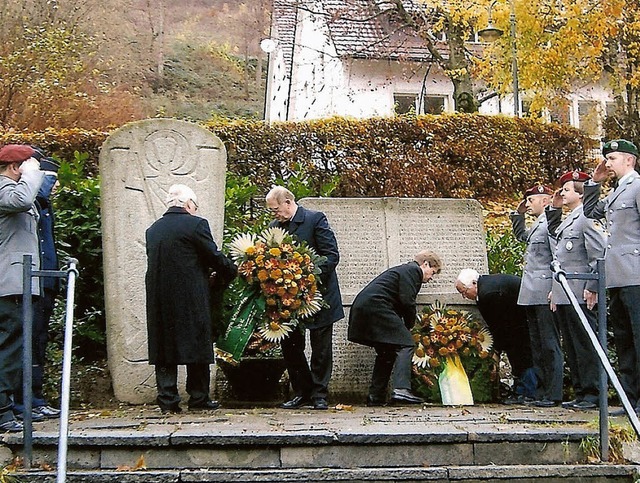 Die Ehrenwache am Volkstrauertag stell... die Reservistenkameradschaft Todtnau.  | Foto: Benno Drflinger