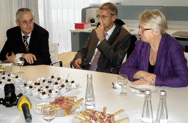 Annette Schavan zu Besuch bei Weils Ob...Dietz (links) und MdB Armin Schuster.   | Foto: Adrian Steineck