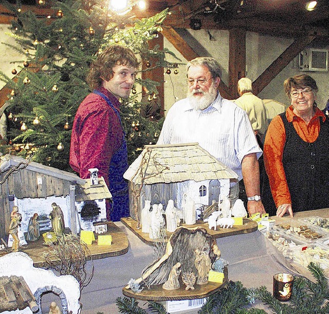 Eine Vielzahl von Krippen und Figuren ...ende in der Waldshuter Stadtscheuer.    | Foto: Ebner