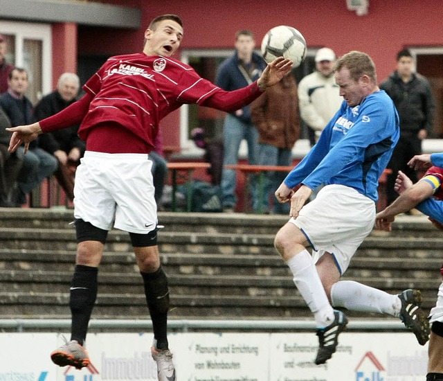 Die  1:0-Fhrung fr den FC Denzlingen...bollenstadion  mit 2:1 die Nase vorn.   | Foto: Faruk nver