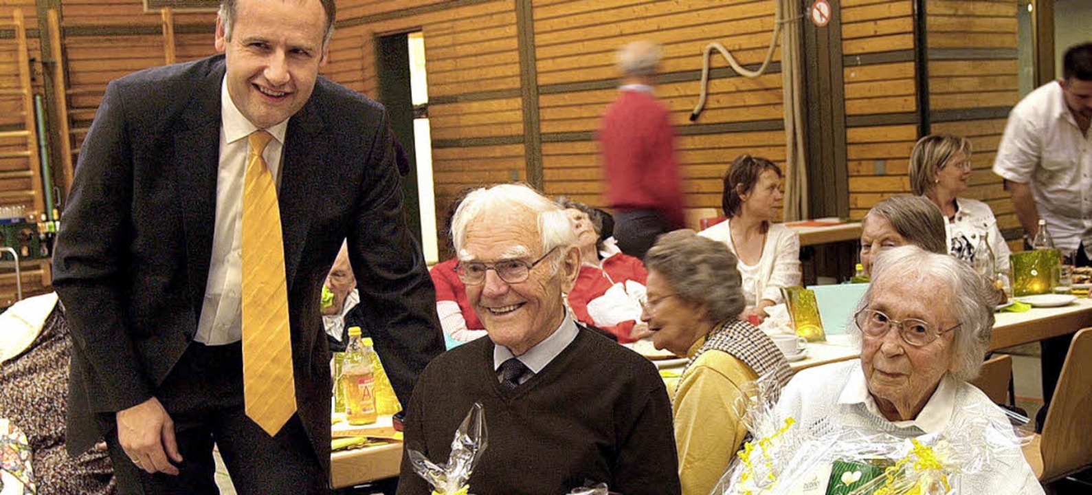 Bürgermeister Breig ehrt  Paul Steiger, 88, und Ilse Essler, 96 Jahre alt.  | Foto: tina lindemann