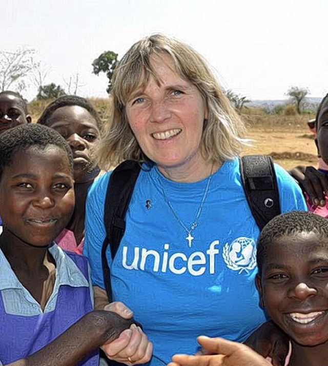 Christine Langen, Leiterin der Unicef-...rach, auf einer Unicef-Reise in Malawi  | Foto: privat