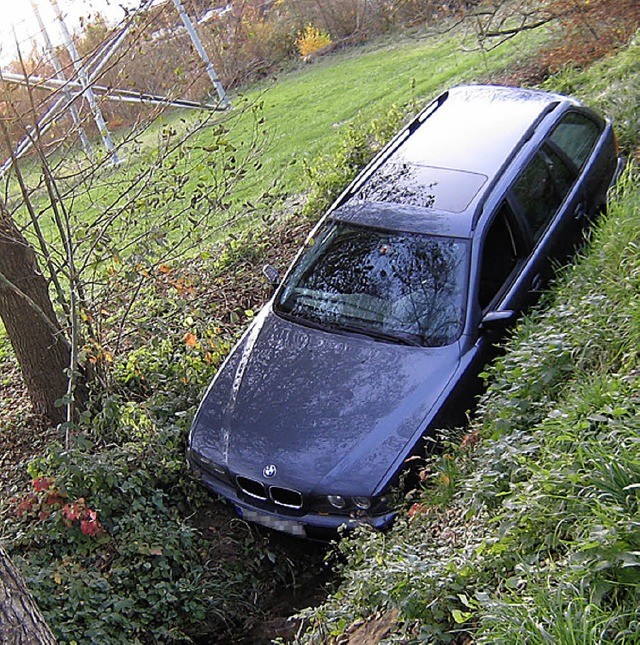Mit dem Schrecken davon kamen die drei Insassen dieses Autos bei Rmmingen.   | Foto: Polizei