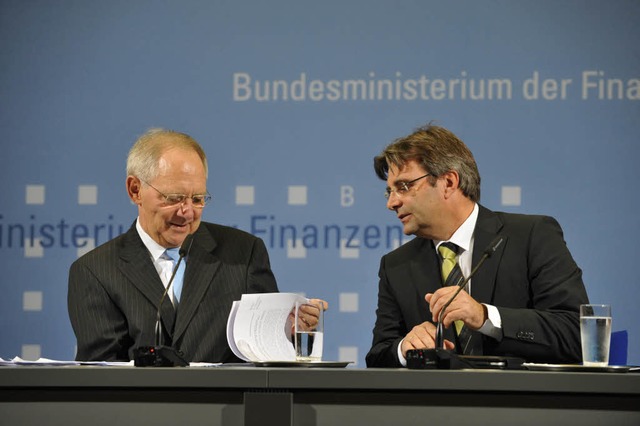 Bundesfinanzminister Wolfgang Schuble...tigten Pressekonferenz am 4. November.  | Foto: dpa