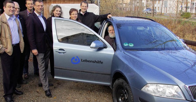 Dennis Leber, Heinz Kaiser, Ralf Flck...n gemeinsam das neue Auto ermglicht.   | Foto: S. barthmes