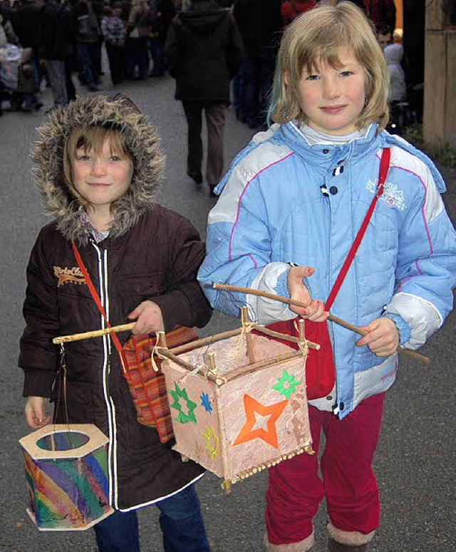 Am Sonntag findet ab 17 Uhr der Laternenumzug statt.  | Foto: Silke NItz