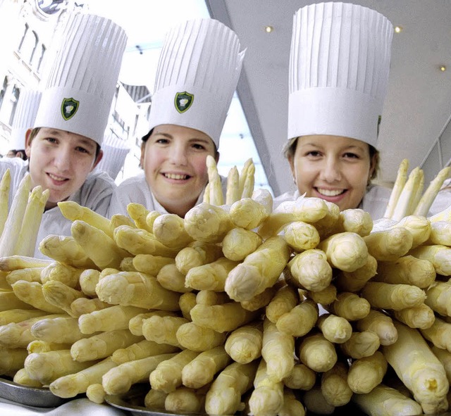 Auszubildenden sind in der Gastronomie gefragt.   | Foto: dpa